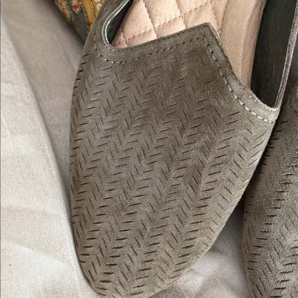 Birdies brown suede latticed size 8 1/2 flats - Picture 3 of 17
